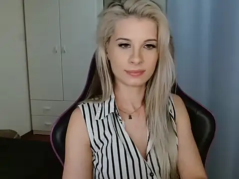 KristineGlow's Live Chat Room