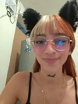 Dani-peggin Adlı Modelin Canlı Sohbet Odası