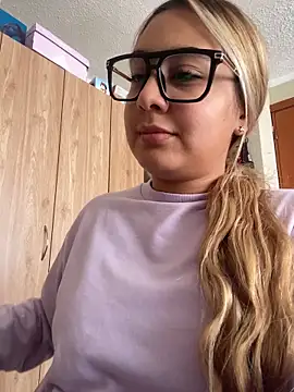Chat soba uživo modela Miabonnett_