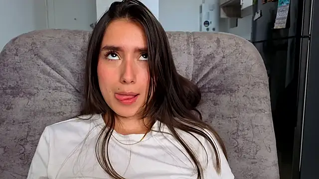 Sala de chat ao vivo de Adhara_Kitten