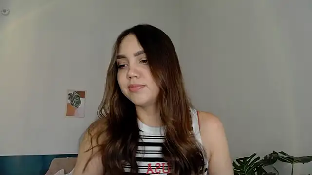 Chat soba uživo modela NebulaaHaven