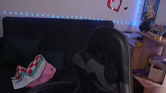 Miacatsito3 чат на живо