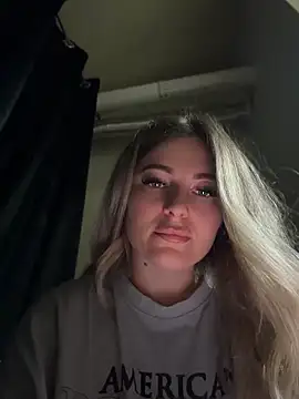 Rania_Stitch чат на живо