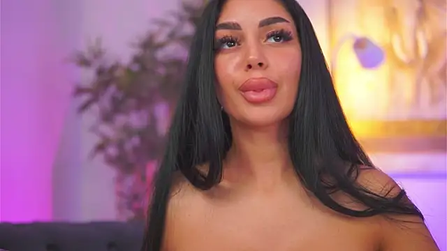LatinaMorene: онлайн-чат