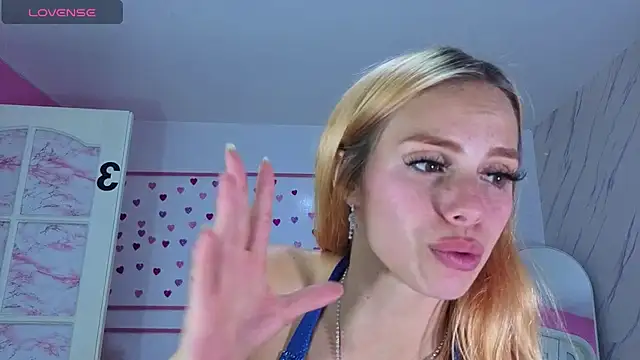 emma_wockll_t's Live Chat Room