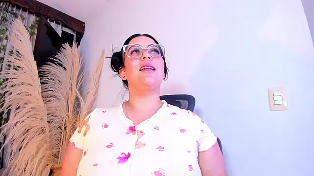 NatashaRichards_'s Live Chat Room