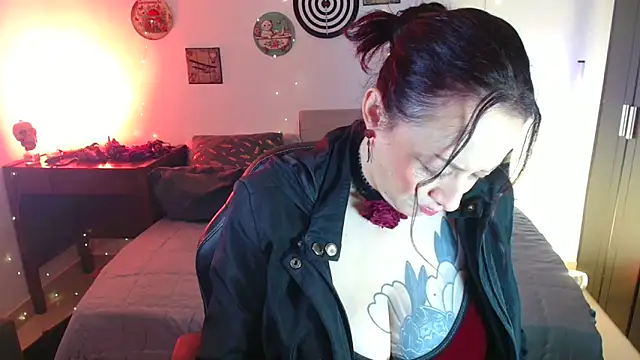 Katicalatinmilf Adlı Modelin Canlı Sohbet Odası