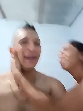 SkinnyLatinaCuckoldCouple live-chat rom
