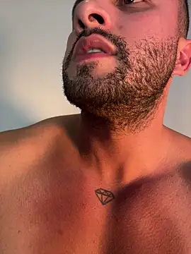 Romaninho Adlı Modelin Canlı Sohbet Odası
