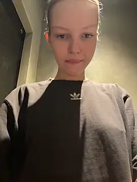 AshleyMur Adlı Modelin Canlı Sohbet Odası