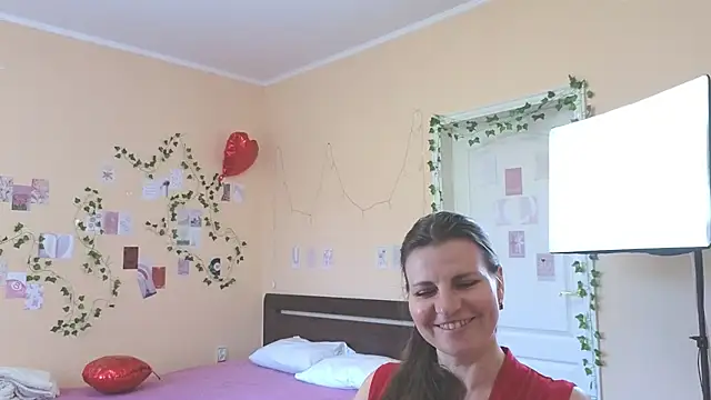 Pokój czatu na żywo – Mirabelle_Velvet