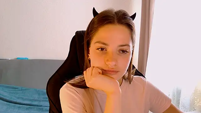 KiraVair Adlı Modelin Canlı Sohbet Odası