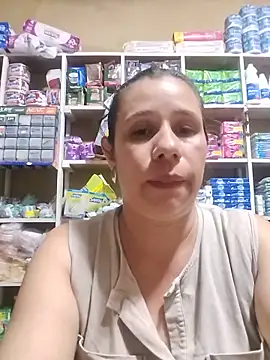 MIA-LARIOS' Live XXX Chat
