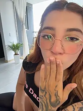 Hi_Soyfer's Live XXX Chat