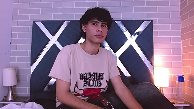 Kevin_Brooks1 – Naživo XXX chat