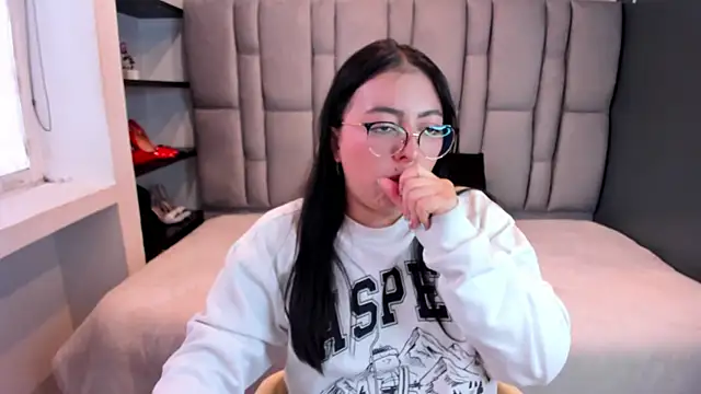 MiaWils_ – Naživo XXX chat