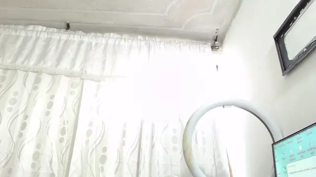 NahomyAndrews – Naživo XXX chat
