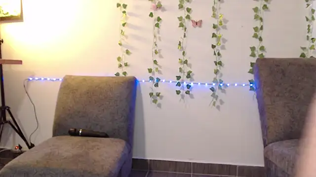 Tina_4_Charlie – Naživo XXX chat