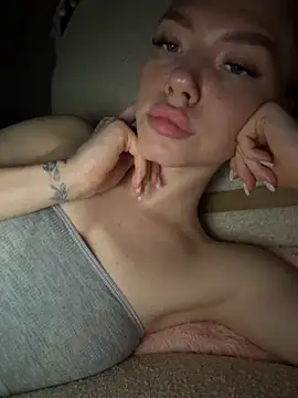 Lisaaa_Alisa – Naživo XXX chat