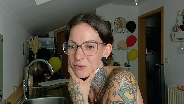 BrownieyQueen – Naživo XXX chat