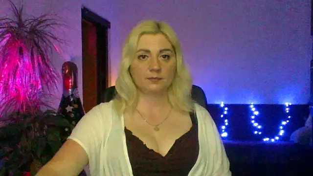 LunaaKiss – Naživo XXX chat