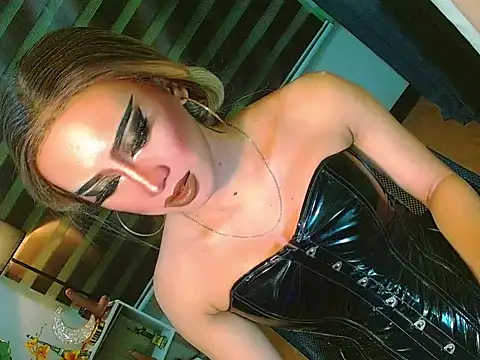 HOLLYWOOD_QUEEN_88 – Naživo XXX chat