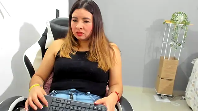 __Emma__11__Lecat_ – Naživo XXX chat