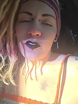 PinkTheHawk's Live XXX Chat