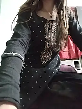 Noor_Darliingn Webbikameraesitys