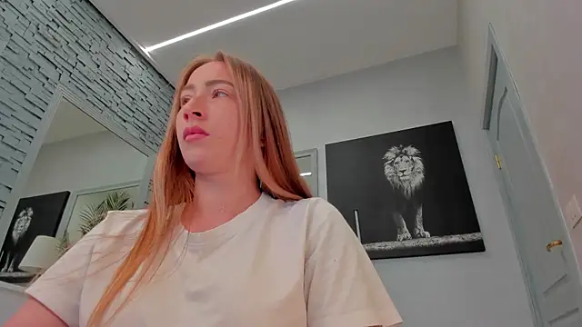 Reina_Cummings Chat Room in diretta