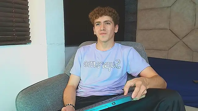 Tyler_Mcrey: онлайн-секс-чат