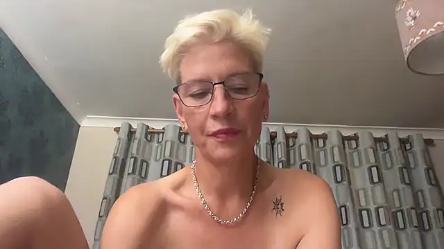 JennyHazel1: онлайн-секс-чат