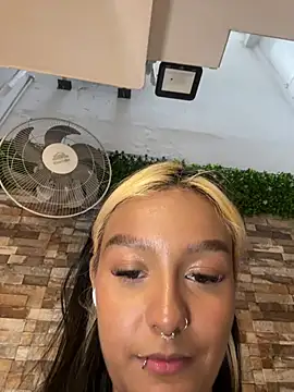 alicee_clark_'s Live XXX Chat