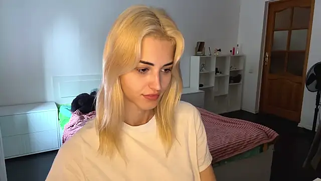 neweva_'s Live Sex Cam Show