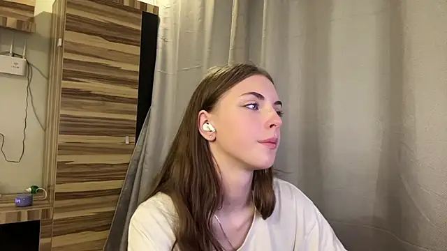 Clara_kitty Chat Room in diretta