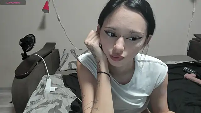 whoreswq's Live Chat Room