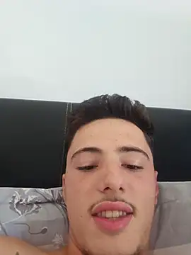 חדר צ'אט בשידור חי של denysio89