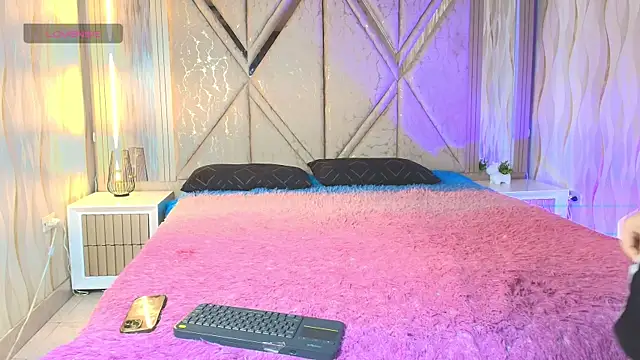 Twinfire_zeus' Live Chat Room