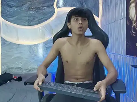 Seks show uživo modela Benjamin_Alam na kameri