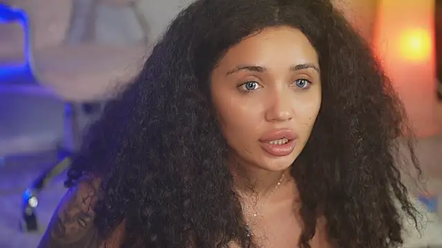 غرفة دردشة ChloeJoyce المباشرة