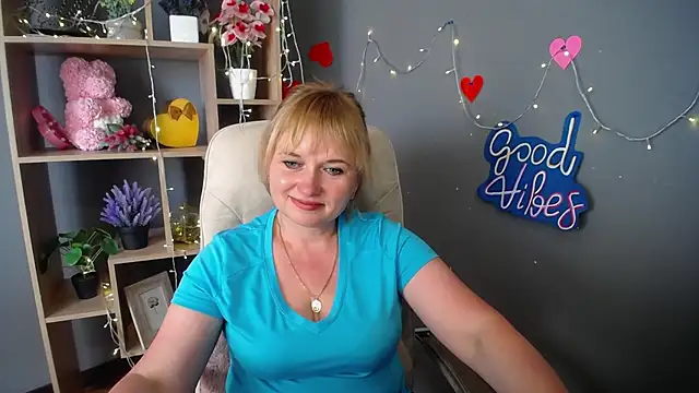 KiraSmiling's Live Chat Room