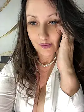 AnnaGrei's Live Chat Room