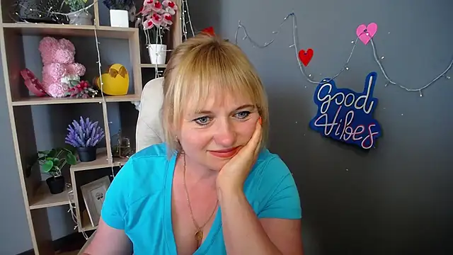 KiraSmiling – Naživo chatovacia miestnosť