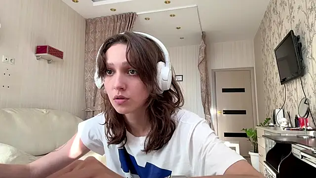 muwi_nuwi's Live Chat Room