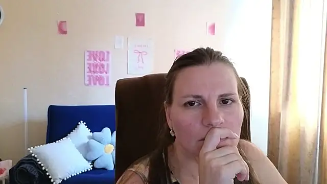 Živá chatovací místnost Mirabelle_Velvet