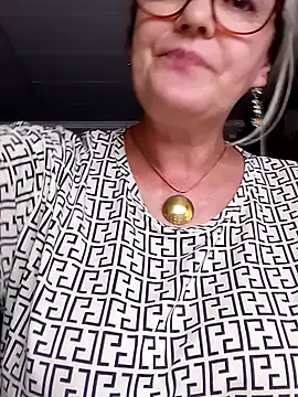 irinamaux élő chatszobája