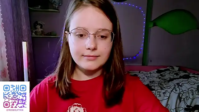 Seks show uživo modela RoseLyyn na kameri