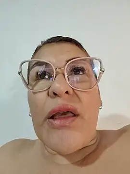 AlexxiaaMat's Live Chat Room
