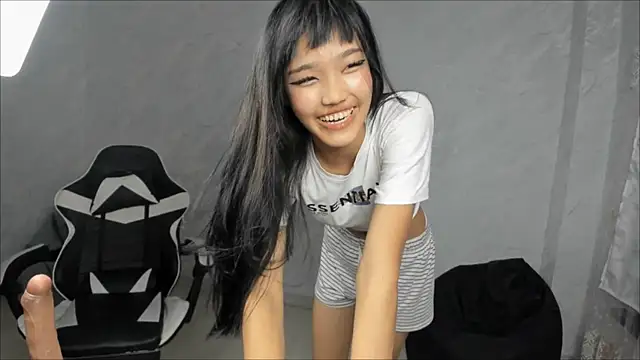 KarliMon's Live Chat Room