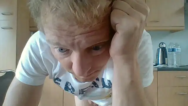 Chat soba uživo modela bertolini